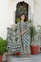 Green  Floral Printed Cotton Suit Set