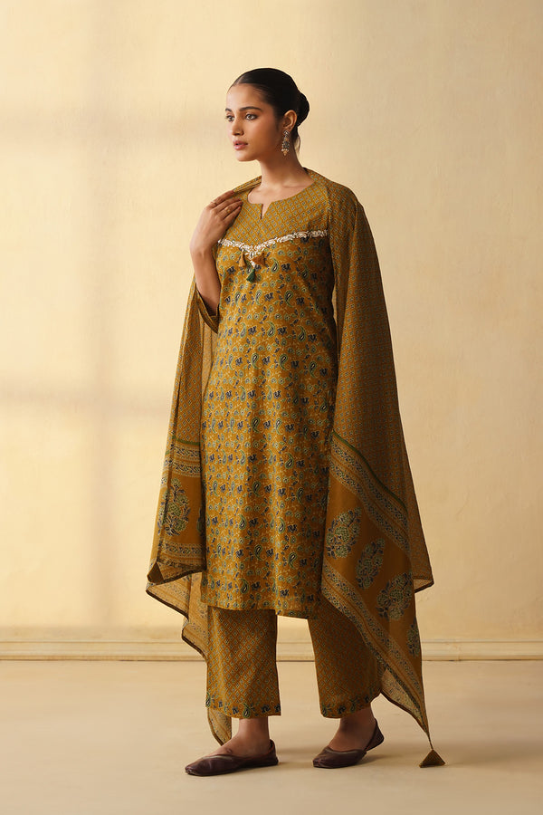 3Pcs Suit with Traditional Charm