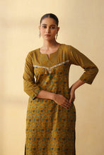 3Pcs Suit with Traditional Charm