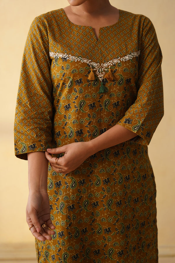 3Pcs Suit with Traditional Charm