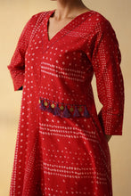Bandhani Print Only Kurti with Handkerchief Silhouette